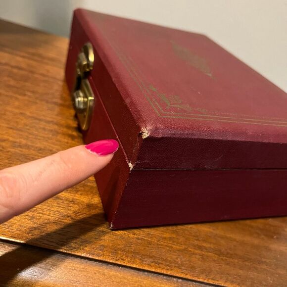 Vintage 50s Leatherette Jewelry Box Burgundy, Satin Lined, Mirror Two-Tiers - Picture 6 of 10